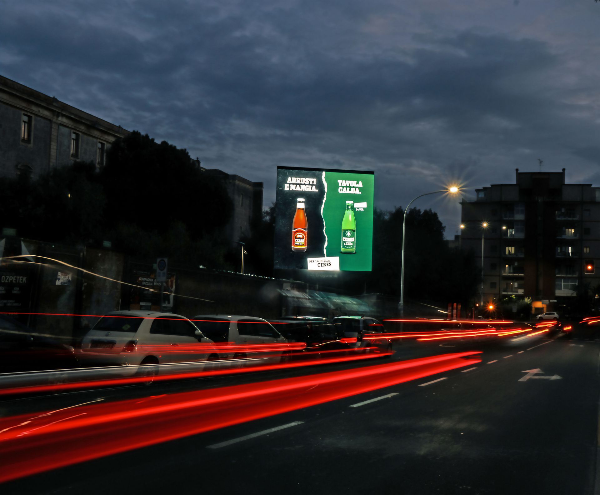 Impianto pubblicitario Traguardi Media di notte