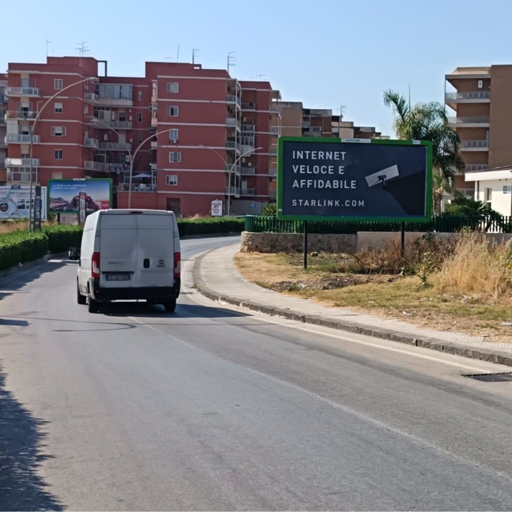 Impianto pubblicitario in viale Algeri, Siracusa