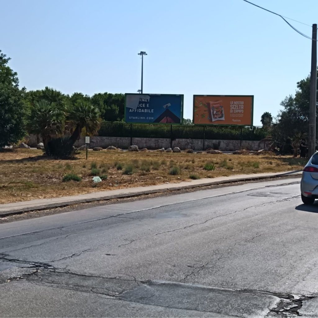 Impianto pubblicitario in viale Italia, Siracusa